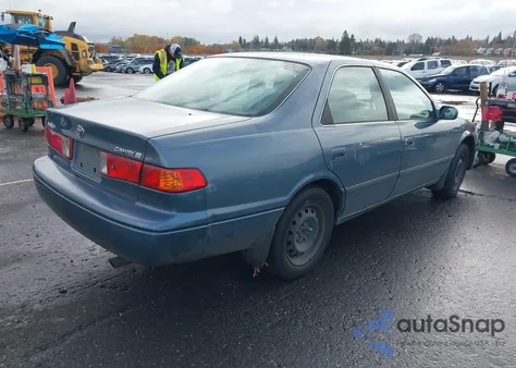 2000 Toyota Camry Le z USA, uszkodzony, nr VIN JT2BG22K0Y0383845